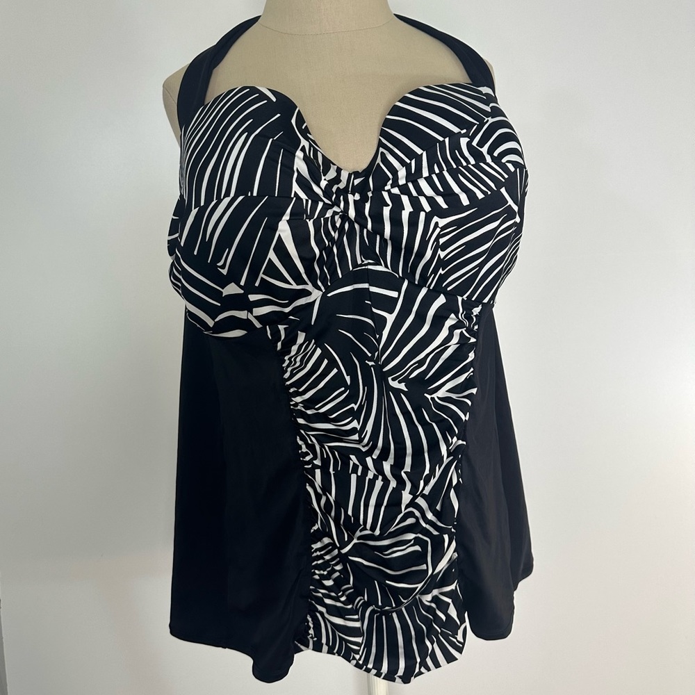 Lane bryant abstract black & white ruched swimsuit top
